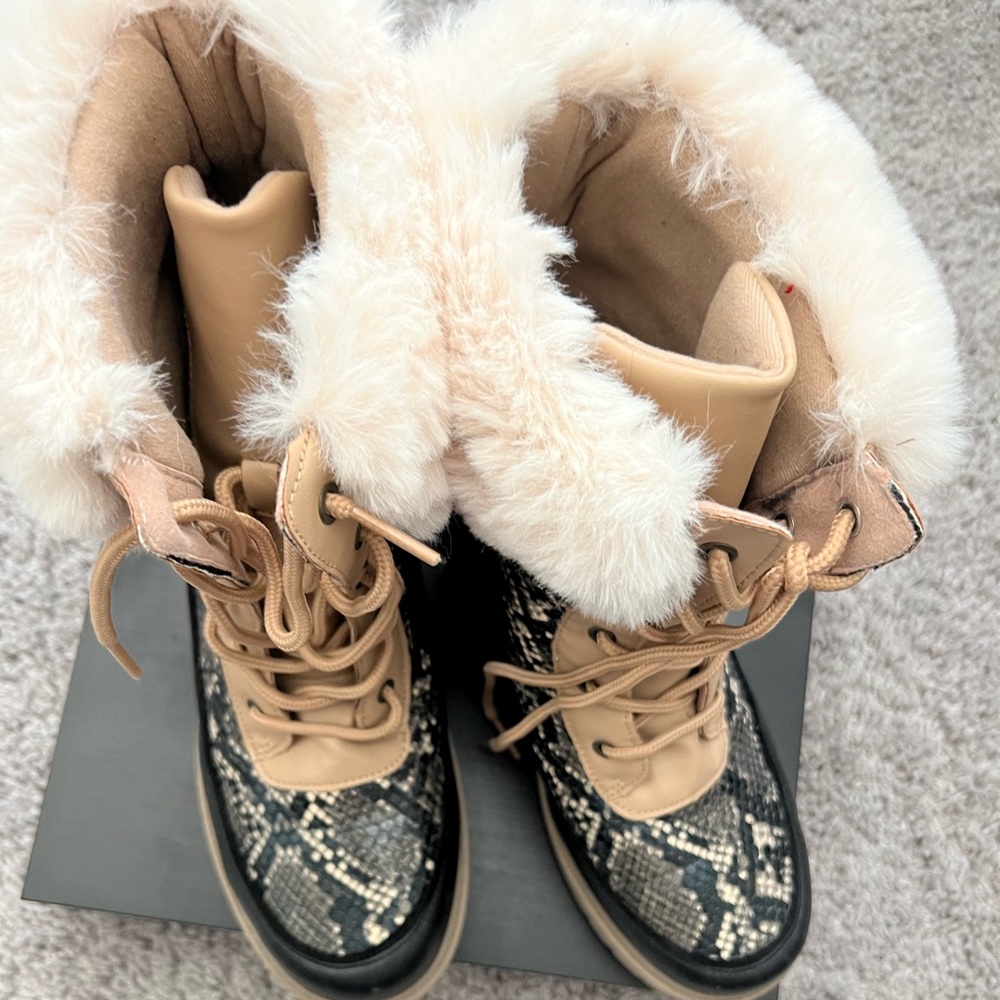 Duck boots